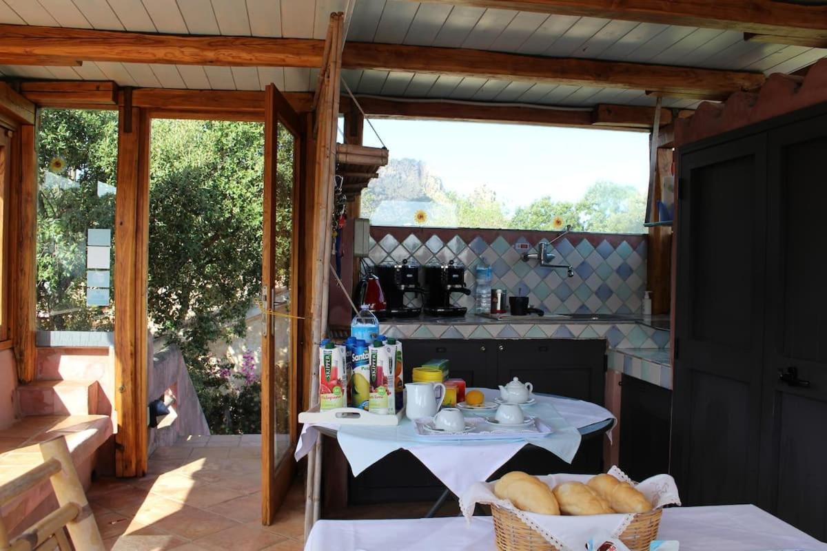 B&B Le Corti Di Aloa San Pantaleo Kültér fotó