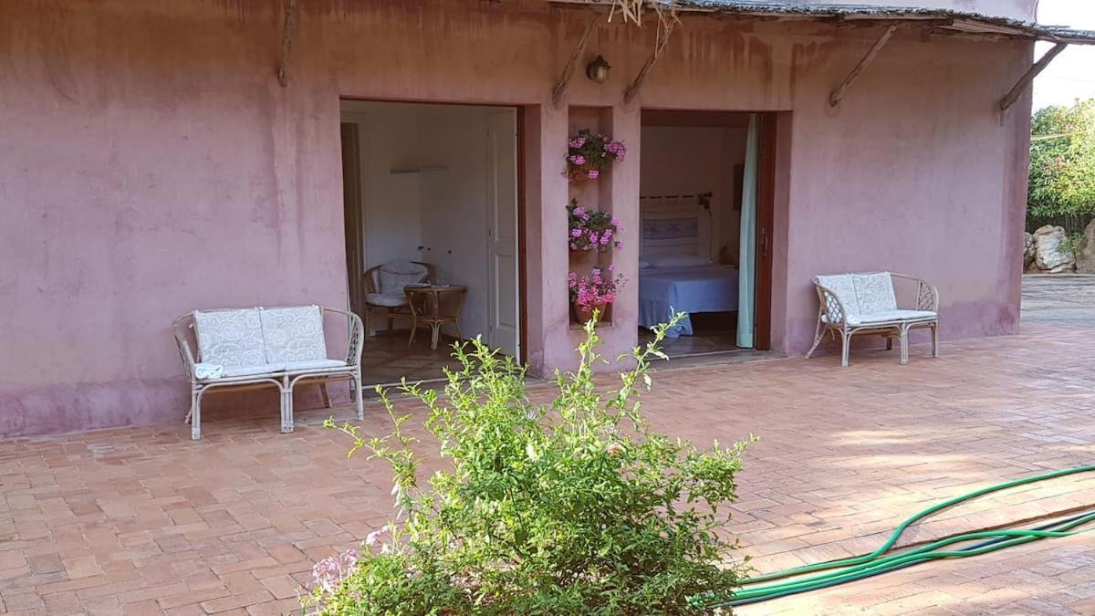 B&B Le Corti Di Aloa San Pantaleo Kültér fotó