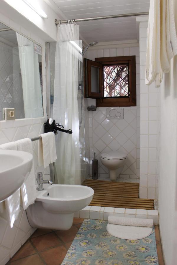 B&B Le Corti Di Aloa San Pantaleo Kültér fotó