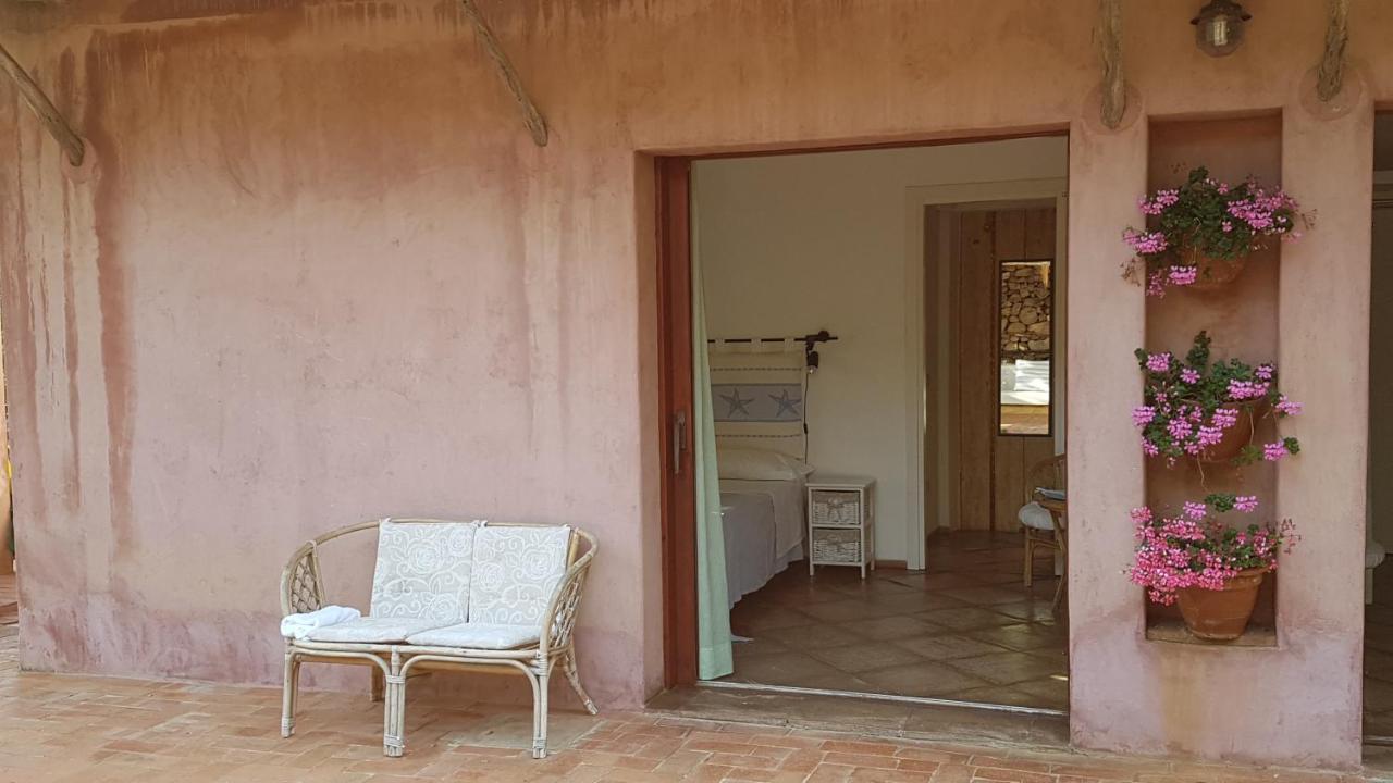 B&B Le Corti Di Aloa San Pantaleo Kültér fotó