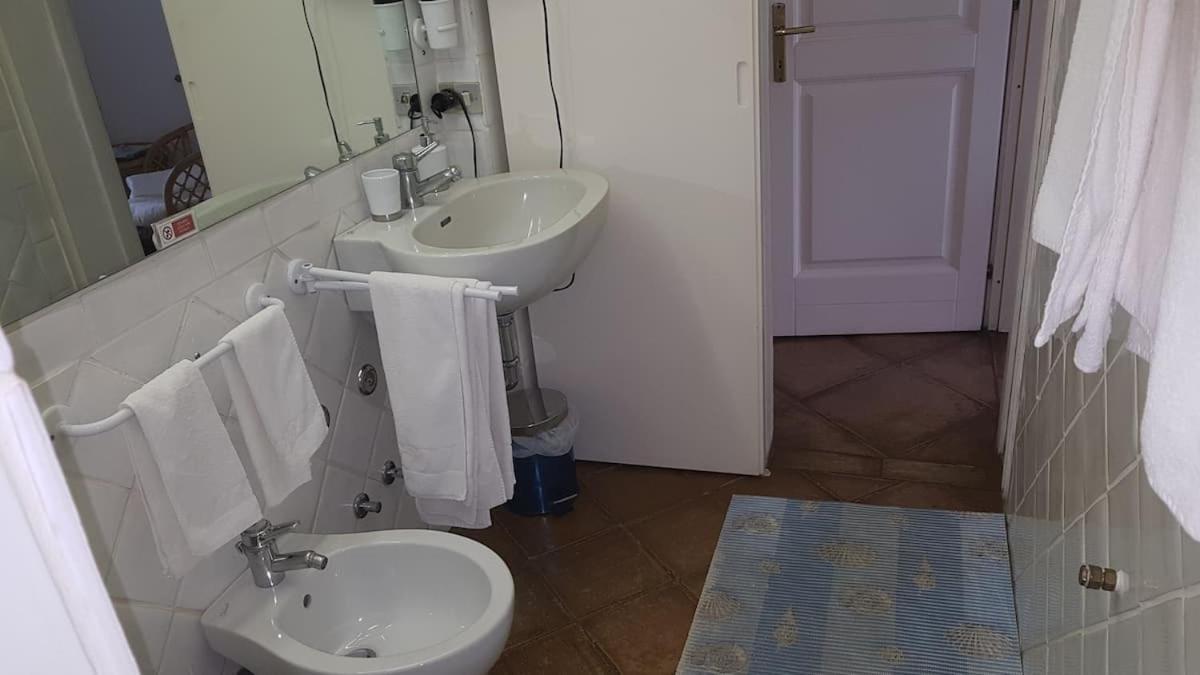 B&B Le Corti Di Aloa San Pantaleo Kültér fotó