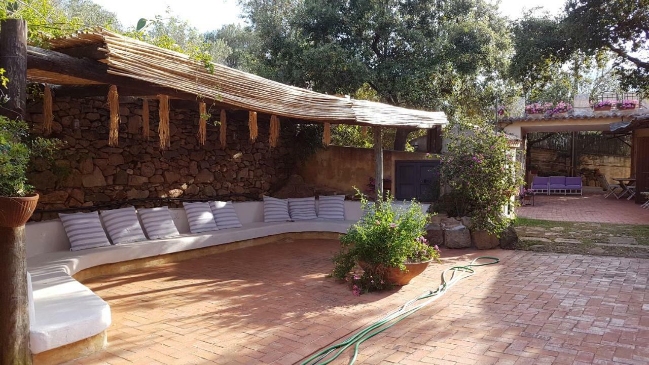 B&B Le Corti Di Aloa San Pantaleo Kültér fotó